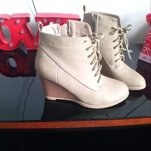 Wedge boots